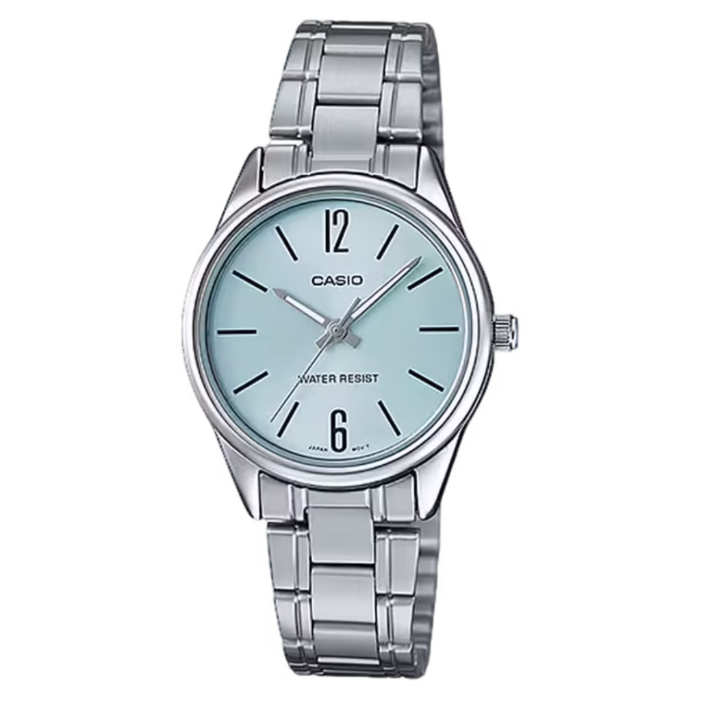 Жіночий класичний кварцовий годинник Casio LTP-V005D-2B: круглий полірований латунний корпус сріблястого кольору, циферблат "тіффані" з ефектом "сонячні промені", арабськими цифрами та індексами, браслет з матової нерж. сталі.